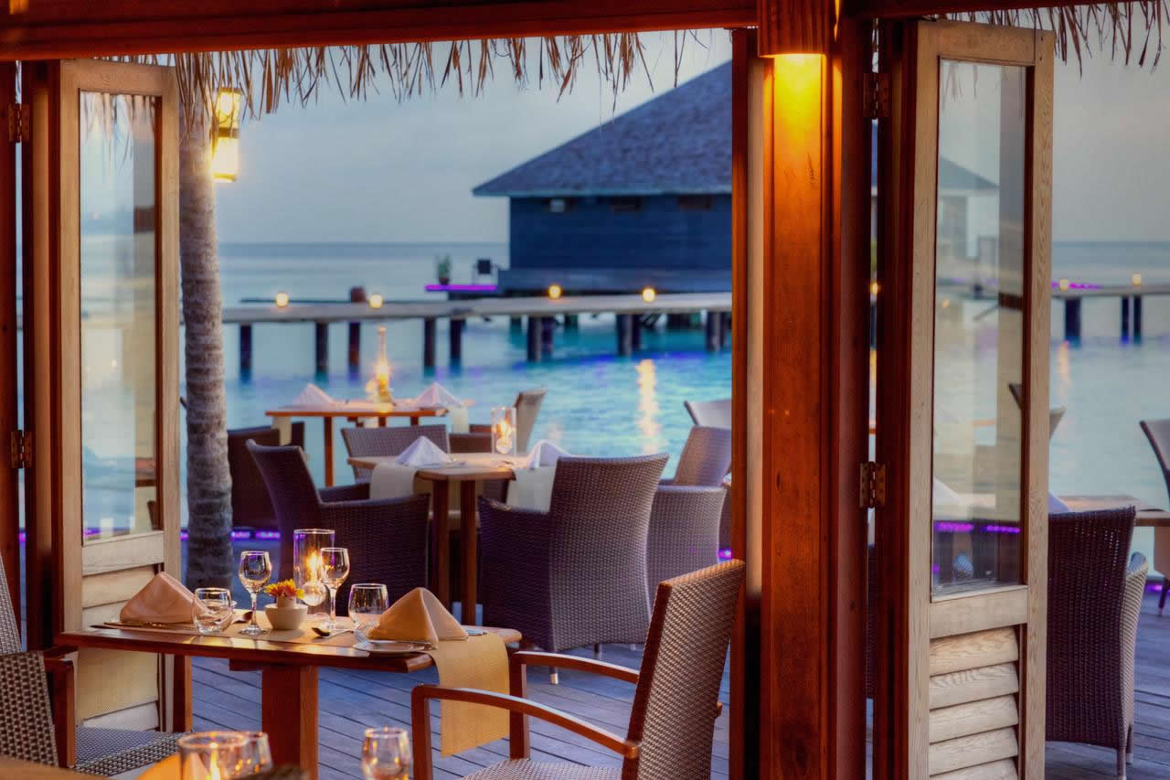 Komandoo Island Resort & Spa, main restaurant