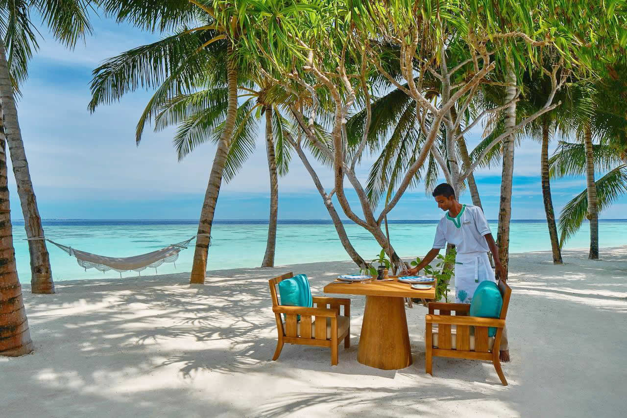 Raffles Maldives Meradhoo - sunset over-water pool villa