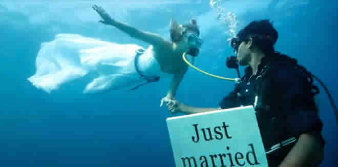 Maldives underwater wedding at Anantara Kihavah Maldives Villas